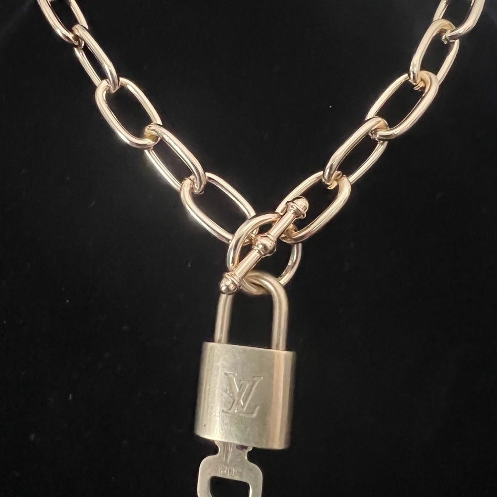 LOUIS VUITTON CHOKER